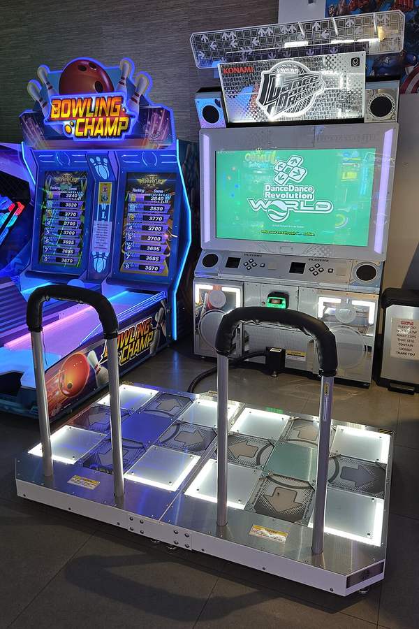 Dance Dance Revolution World box art